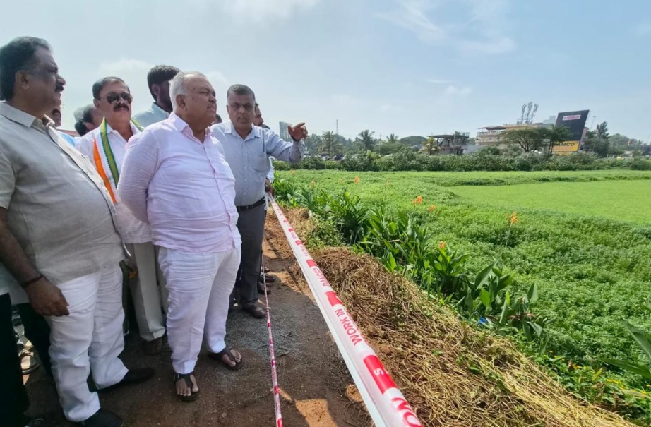 Ramalinga Reddy inspects five Anekal lakes, warns of action over untreated wastewater